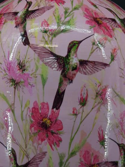 Metallvase mit Vogel- und Blumendecor – Kolibri und Cosmea – Bild 2