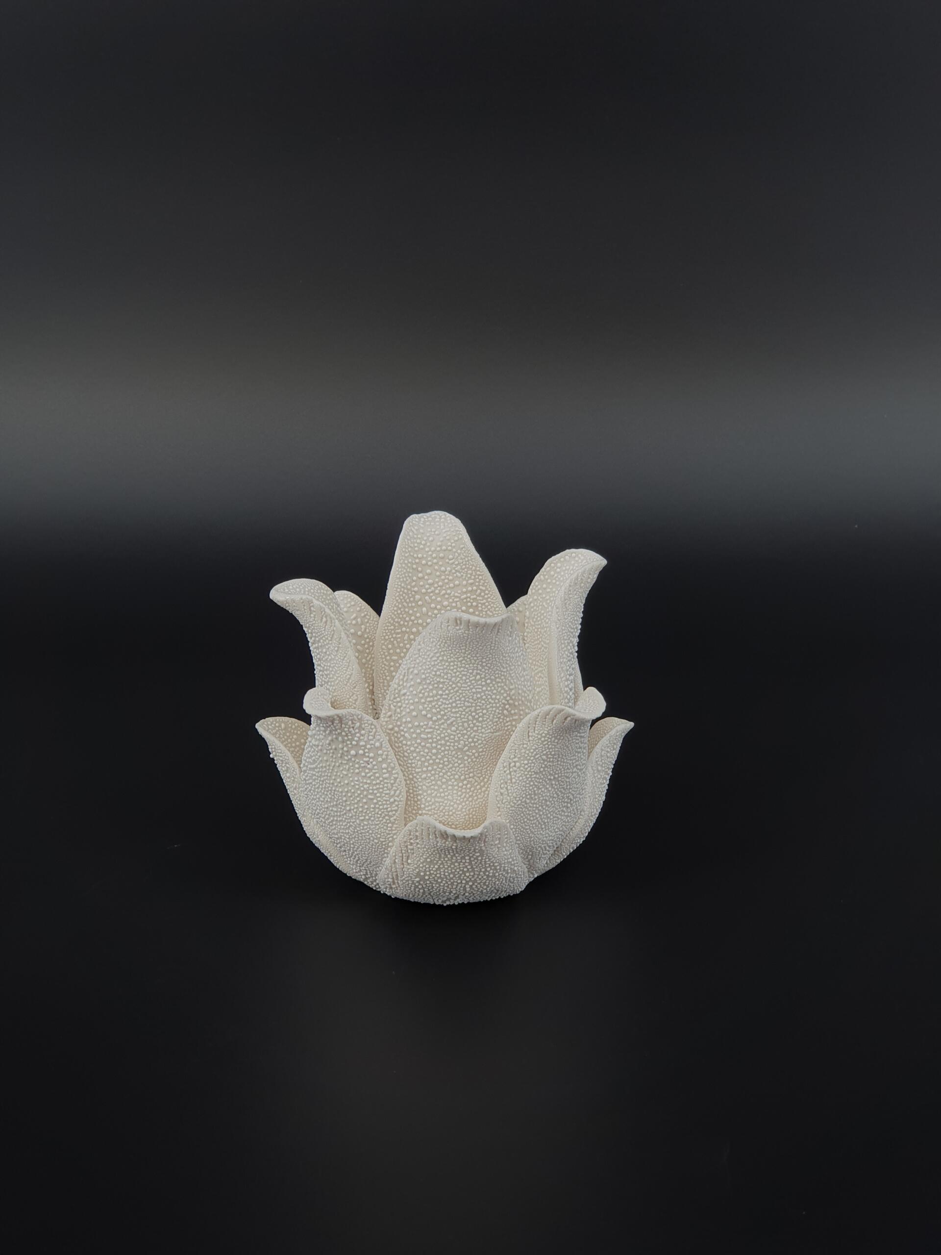 Teelichthalter aus Keramik in Blütenform, Farbe creme