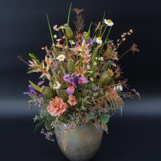 Sommerliches Wiesengesteck in Glas