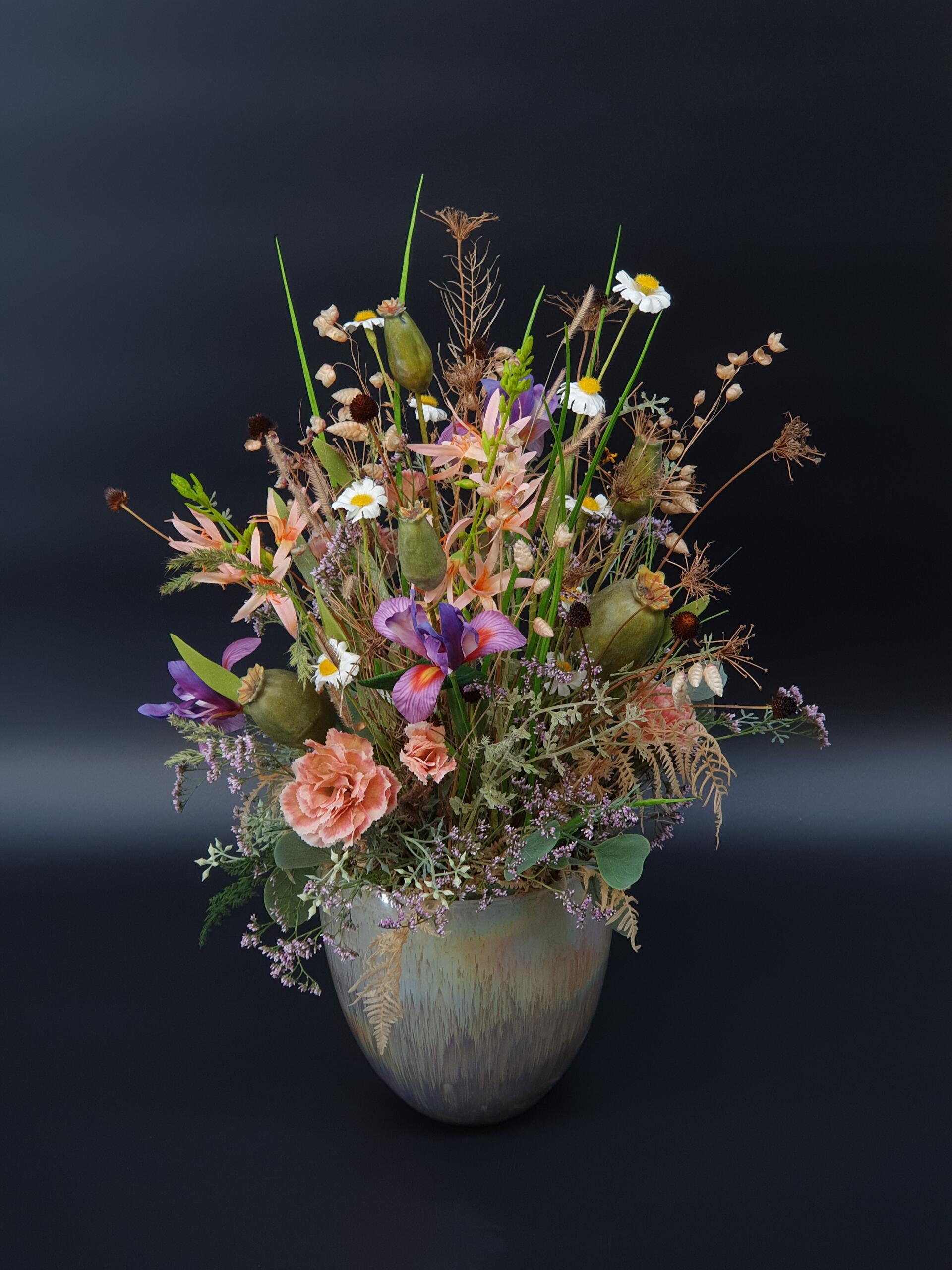 Sommerliches Wiesengesteck in Glas