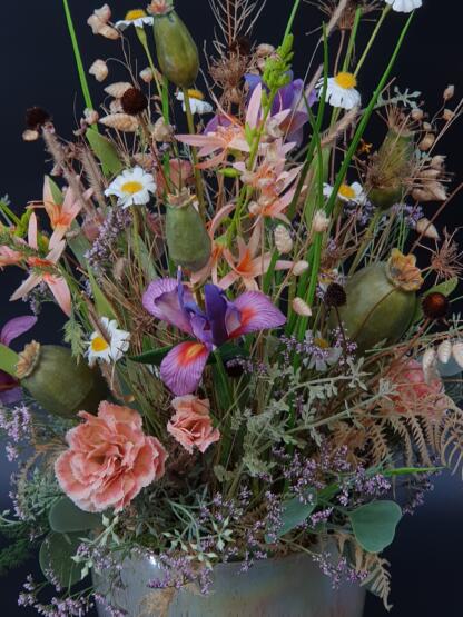 Sommerliches Wiesengesteck in Glas – Bild 5