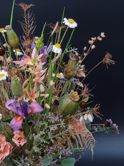 Sommerliches Wiesengesteck in Glas – Bild 3