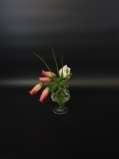 Rose und Kalanchoe im künstlichen Wasser. – Bild 2