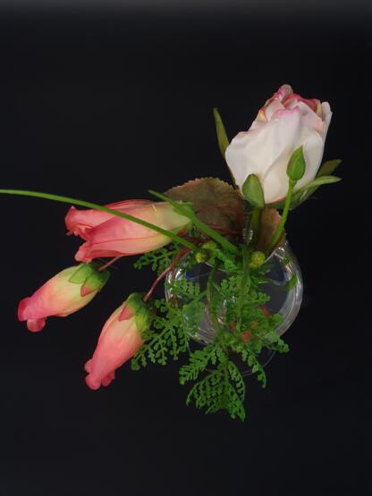 Rose und Kalanchoe im künstlichen Wasser. – Bild 4