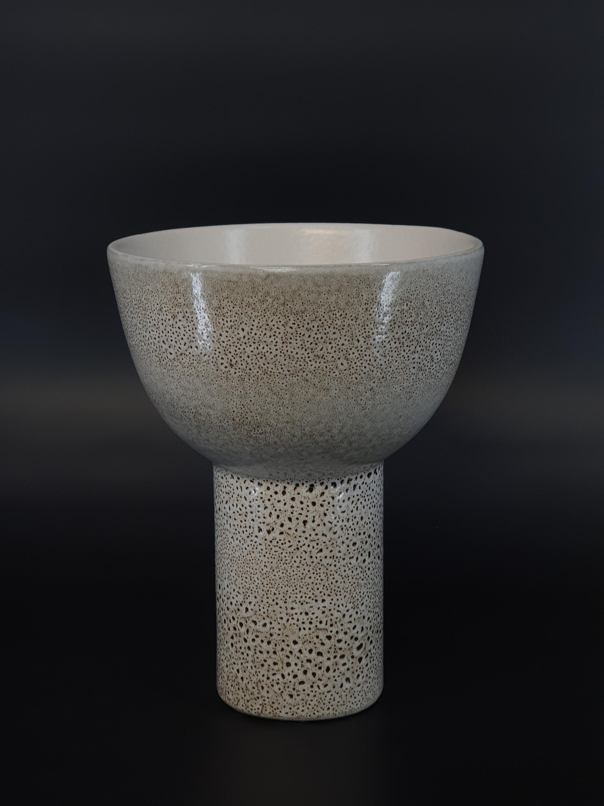 Übertopf auf Fuß – modern, kreativ und stilvoll