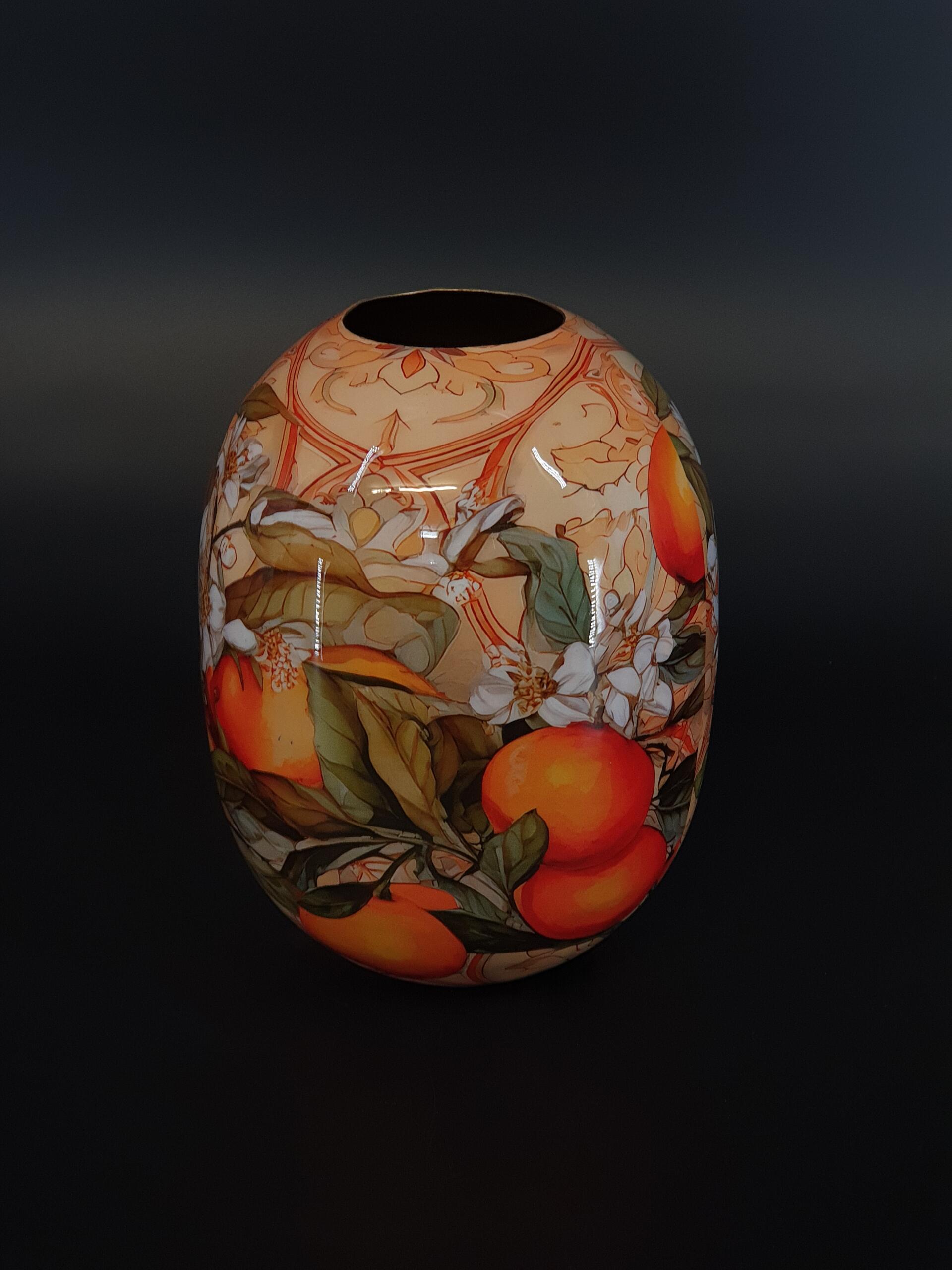 Metallvase mit Blattdekor Orange