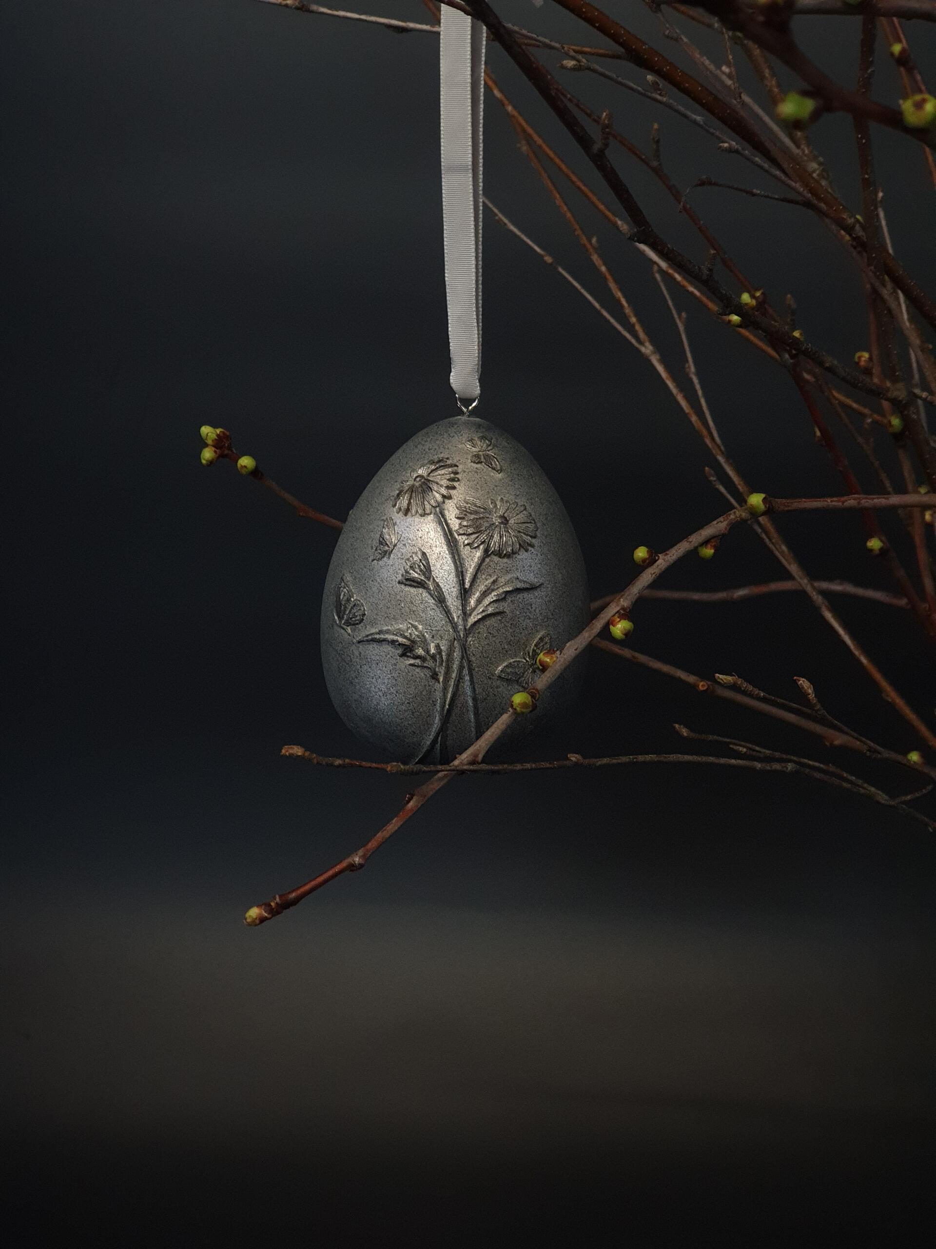 Keramikei zum hänge, Ringelblume