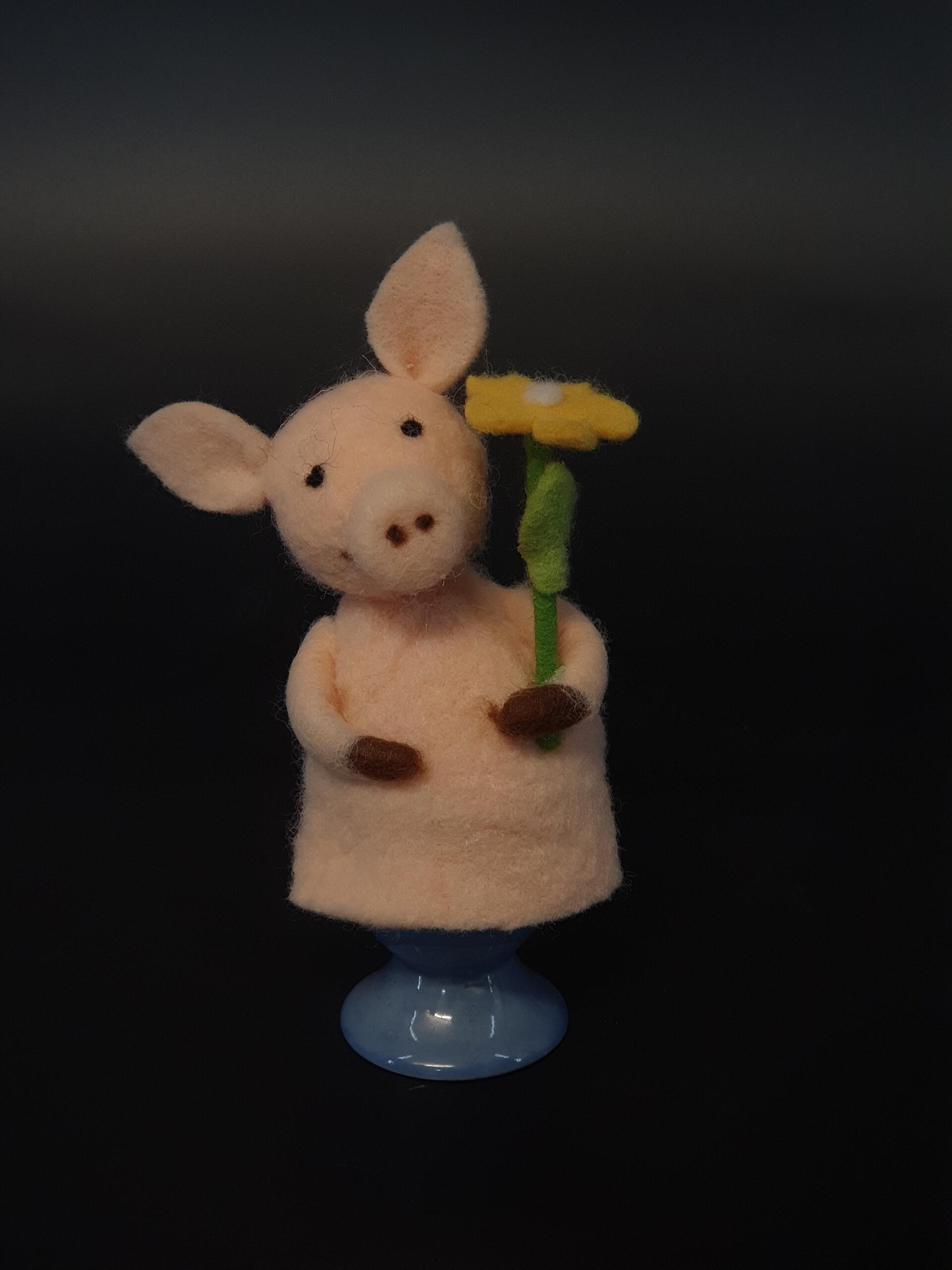Eierwärmer aus Filz, Schwein mit Blume