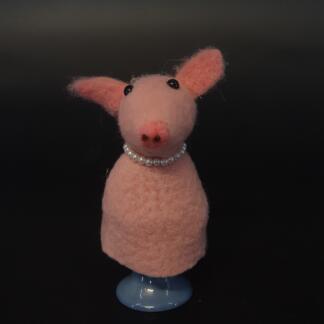 Eierwärmer aus Filz, Schwein mit Perlenkette