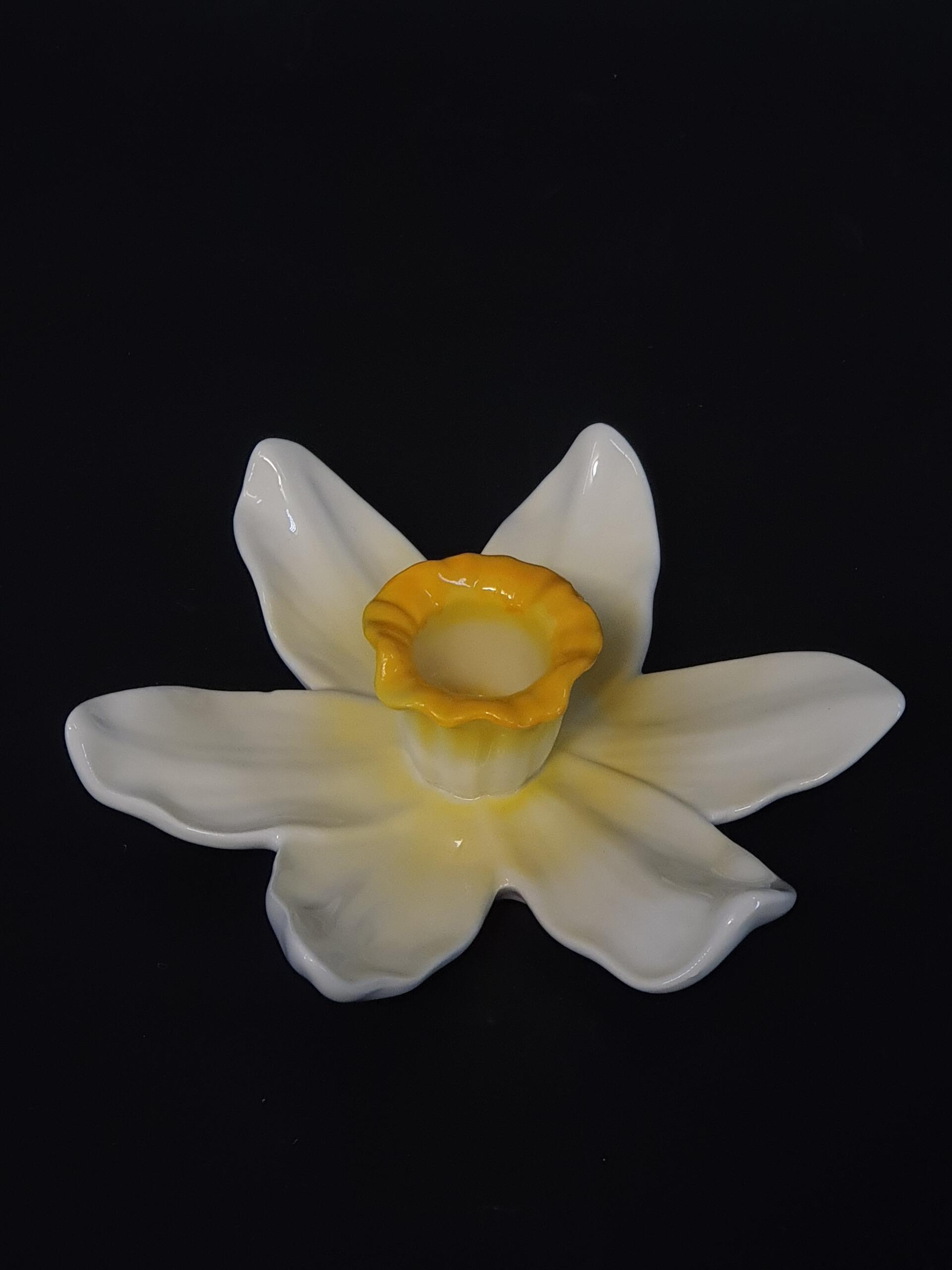 Kerzenhalter in Narzissenblütenform