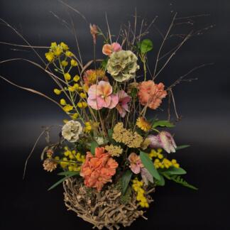 Sommerhafte Kunstblumengesteck