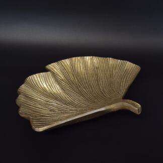 Goldene Schale in Ginkgo-Blattform