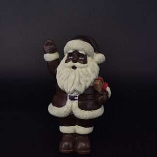 Dekorativer Weihnachtsmann im Schokolook, winkend.