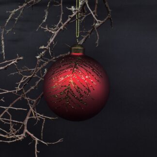 Klassische Christbaumkugel aus Glas in Rot mit glitzerndem Muster.